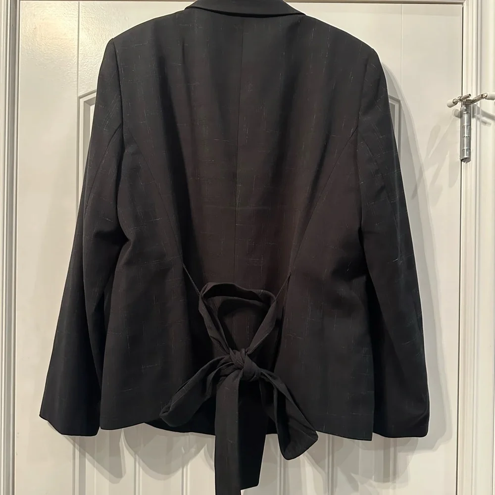 Alex Marie Elegant Black Blazer with Tie - Picture 5 of 8